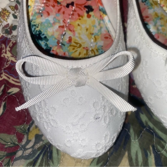 ARIZONA JEAN CO Woman’s white ballerina flats.  SIZE 8M.   NWT - Picture 5 of 8